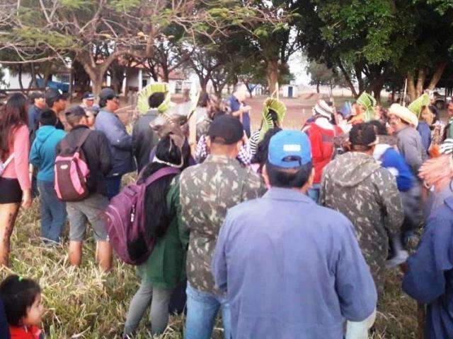 &Iacute;ndios invadem &aacute;rea e exigem retirada imediata de fazendeiros das terras