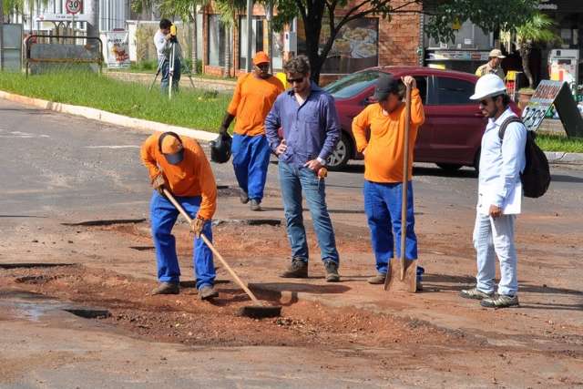 Sem receber, empresas amea&ccedil;am parar tapa-buraco a partir do dia 1&ordm;