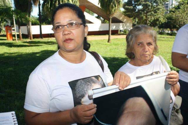 "Eu paguei a bala que matou meu filho", diz m&atilde;e de Ike, morto por PM