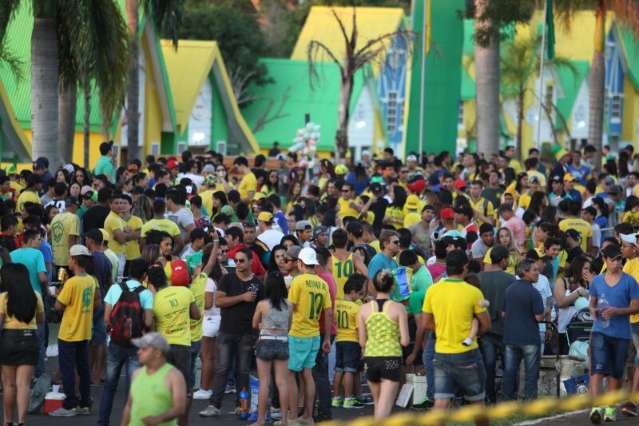 J&aacute; s&atilde;o mais de 3,5 mil torcedores acompanhando jogo na Vila Brasil