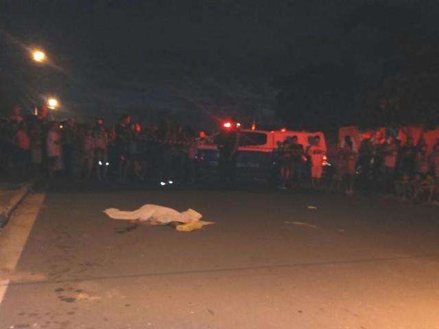 Motociclista morreu ap&oacute;s colidir na traseira de caminh&atilde;o no Itamarac&aacute;