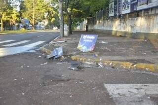 O acidente foi na madrugada de ontem no cruzamento da rua Bahia com a Afonso Pena, (Foto: Simão Nogueira)