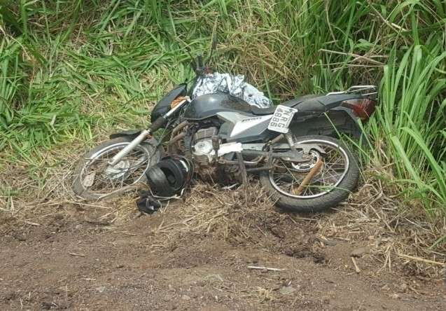 Idoso é encontrado morto e moto caída em barranco próximo à BR-163