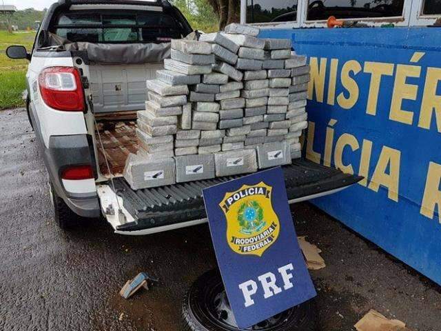 Dupla de MS &eacute; presa no PR com carga de coca&iacute;na avaliada em R$ 3 milh&otilde;es