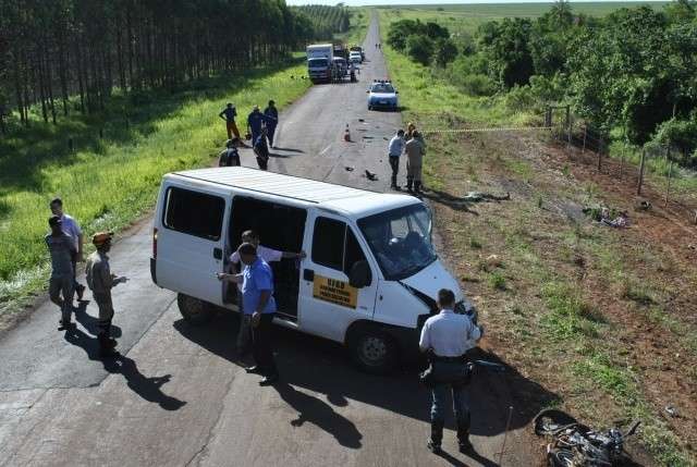 Acidente entre moto e van deixa dois mortos e dois feridos na MS-162