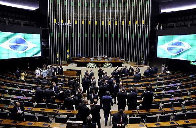 Em Bras&iacute;lia, deputados tomam posse e elegem presidente da C&acirc;mara &agrave; tarde 