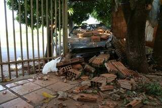 &quot;Esses acidentes são rotina aqui porque os condutores passam em alta velocidade&quot;, conta outra moradora. (Foto: Fernando Antunes)