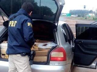 Droga estava dividida em 800 tabletes por todo o interior do veículo. (Foto: Rio Brilhante em Tempo Real) 