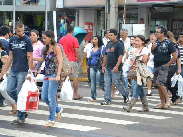  Com&eacute;rcio estima contrata&ccedil;&atilde;o de 5 mil tempor&aacute;rios para o fim de ano