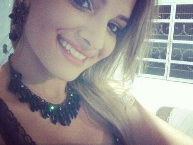 Motociclista de 19 anos morre depois de bater em ve&iacute;culo parado 