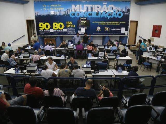 Plant&atilde;o do IPTU fecha 760 negocia&ccedil;&otilde;es durante oito horas de atendimento