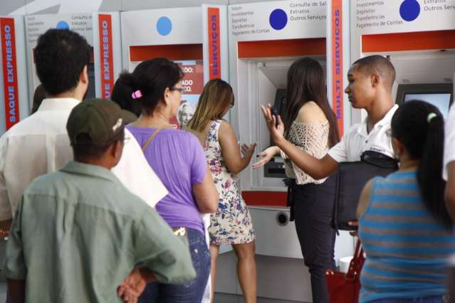 Bradesco fica fora do ar e clientes enfrentam fila por mais de 2 horas