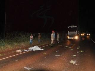 Mulher morre após ser atropelada e sofrer várias fraturas na BR-267 Mulher morre após ser atropelada e sofrer várias fraturas na BR-267