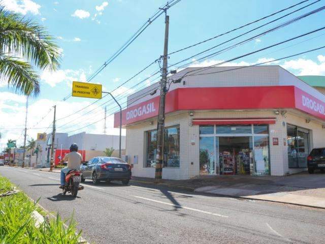 Homens s&atilde;o presos momentos antes de arrombarem cofre de farm&aacute;cia 