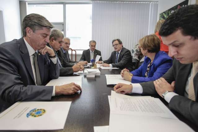 Azambuja promete dobrar investimento inclu&iacute;do no or&ccedil;amento da Uni&atilde;o