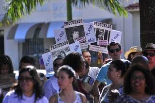 Liderados pelo Simted e CUT, professores e outros trabalhadores de Dourados protestam contra a terceirização (Foto: Eliel Oliveira)