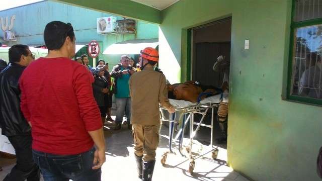 Agente de sa&uacute;de morreu em confronto; &iacute;ndios mant&ecirc;m policiais como ref&eacute;ns