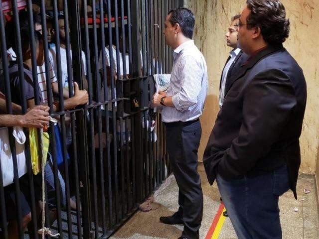 Presos fazem greve de fome em protesto contra superlota&ccedil;&atilde;o de celas 