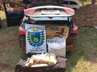 Veículo foi apreendido com 1 kg de cocaína e 741 kg de maconha (Foto: Vicentina Online)
