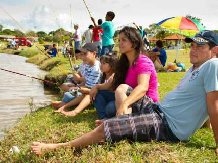  Torneio de pesca infantil atrai crianças para a 9ª Festa do Peixe de Dourados