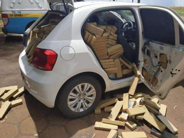 Traficante abandona carro abarrotado com 820 quilos de maconha