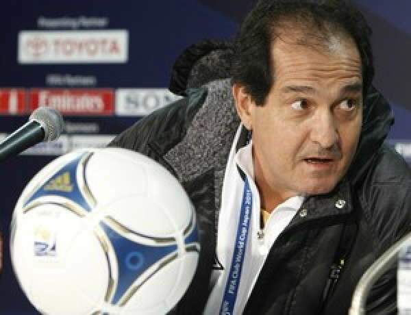  Muricy Ramalho diz que jogar sem atacante no Brasil &quot;&eacute; caso de Pol&iacute;cia&quot;