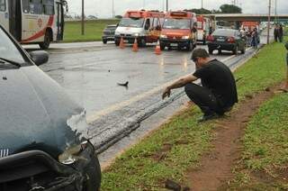 Condutor sem habilitação causou acidente. (Foto: Alcides Neto)