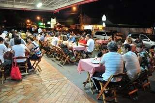 Avenida Bom Pastor é endereço de bares, restaurantes, pizzarias, mercados, entre outros negócios voltados à gastronomia. (Foto: João Garrigó)