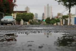 Dia será de tempo instável e a chuva deve ser intensa na Capital  (Foto: Marcos Ermínio)