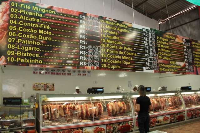 Com d&oacute;lar a R$ 3, turismo perde clientes mas carne e soja se valorizam 