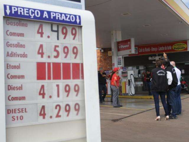 Apenas 4 postos de Campo Grande ainda t&ecirc;m gasolina nas bombas