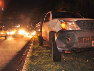  Mulher fica ferida ap&oacute;s ser atropelada por caminhonete na Afonso Pena