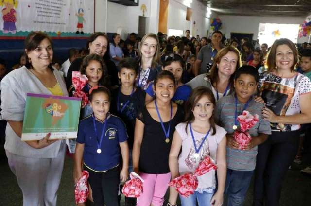 Escola Marina Couto Fortes recebe 8º Prêmio Professores do Brasil