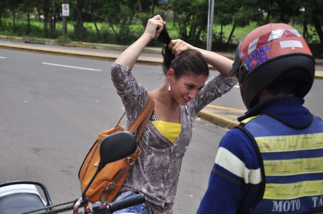 Mototaxista e vendedores de &aacute;gua salvam candidatos no segundo dia do Enem