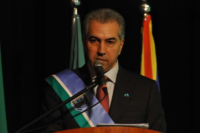 &quot;Governo que n&atilde;o rouba, n&atilde;o deixa roubar&quot;, diz Reinaldo em discurso
