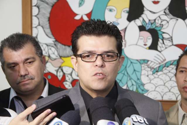 Olarte faz &ldquo;press&atilde;o&rdquo; para empresa entregar kits escolares