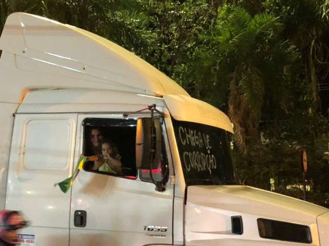 Ato em apoio a caminhoneiros faz milhares percorrerem a Afonso Pena at&eacute; pra&ccedil;a 
