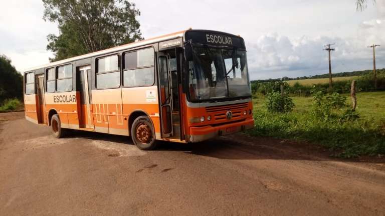 Ônibus escolar quebra a caminho da escola e pais de alunos