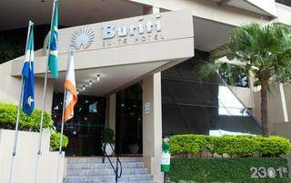 O Hotel Buriti está localizado na região central de Campo Grande, em frente a um hipermercado 24 horas (Foto: Divulgação)
