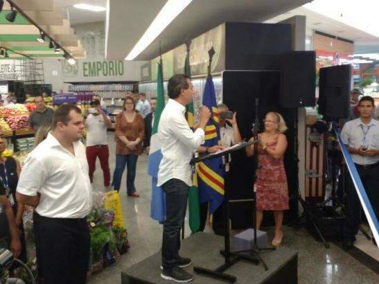 Prefeito quer amplia&ccedil;&atilde;o de tarifa m&iacute;nima e revis&atilde;o sobre taxa de esgoto