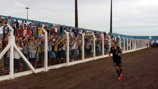 Araújo comemora segundo gol do Galo em jogo contra o Novoperário. (Foto: Reprodução Operário FC) 