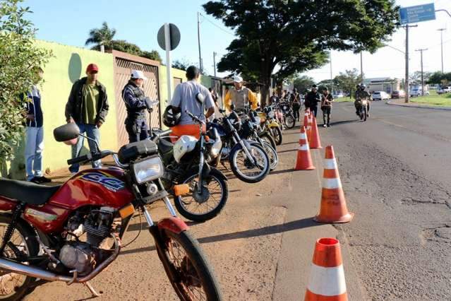 Agetran apreende 40 motos irregulares com militares em frente a quart&eacute;is