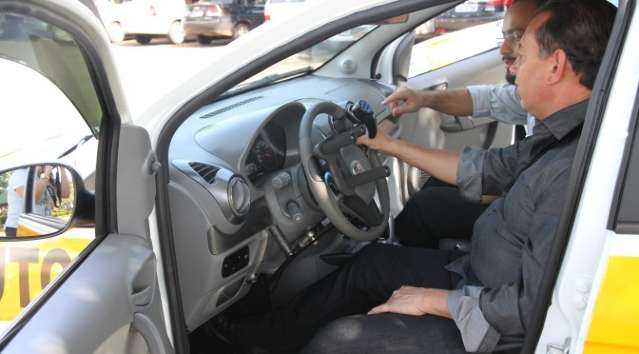 Detran compra mais dois ve&iacute;culos adaptados para atender deficientes f&iacute;sicos