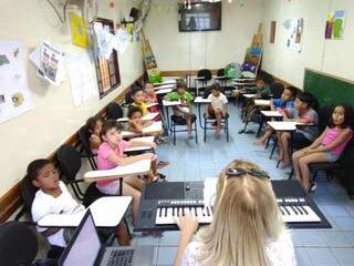 A última atividade que Luiz realizou no projeto foi uma aula de canto (Foto: Divulgação)