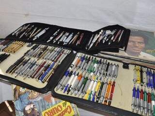 Coleção de 180 canetas está sendo vendida a R$ 2 mil. (Foto: Marcelo Calazans)