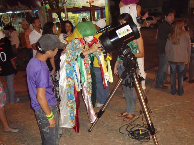 Telesc&oacute;pios e bin&oacute;culos a disposi&ccedil;&atilde;o hoje para observar o c&eacute;u  