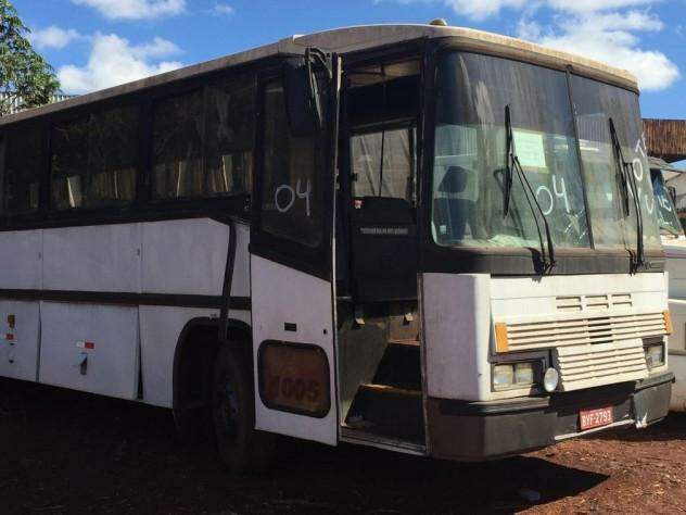 Conjunto de veículo. carro, moto, ônibus e caminhão