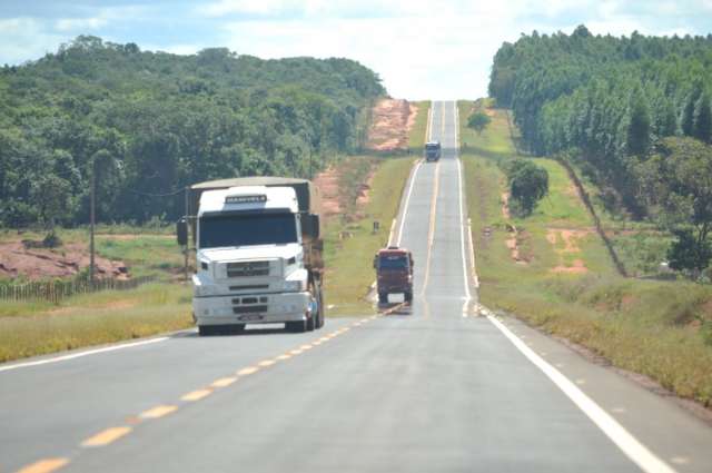Governo fecha contratos de R$ 15 milh&otilde;es para manuten&ccedil;&atilde;o de rodovias