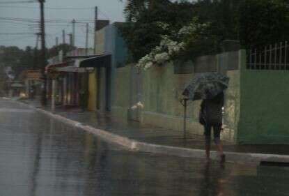 Em dia de chuva, moradores reclamam de falta de energia
