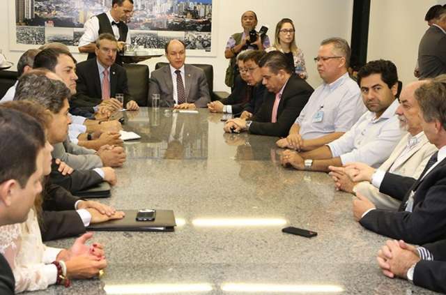 Por unanimidade, deputados aprovam projeto que reduz ICMS do diesel